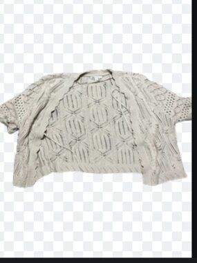 Cream short sleeve women's over throw size Large from Cato